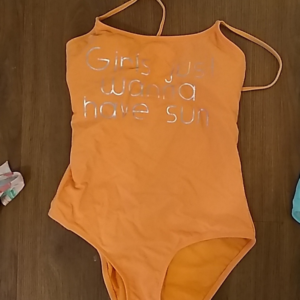 Swimsuits - Picture 5 of 8